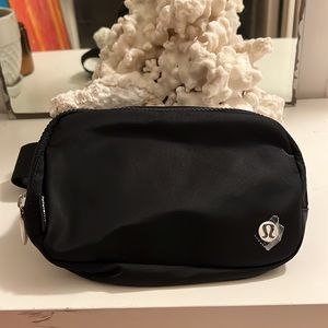Lululemon Everywhere Belt Bag in Black